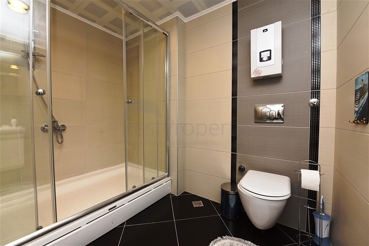 اطلالة بحر وقلعة - بنتهاوس واسعة ضمن مجمع فاخر في الانيا 