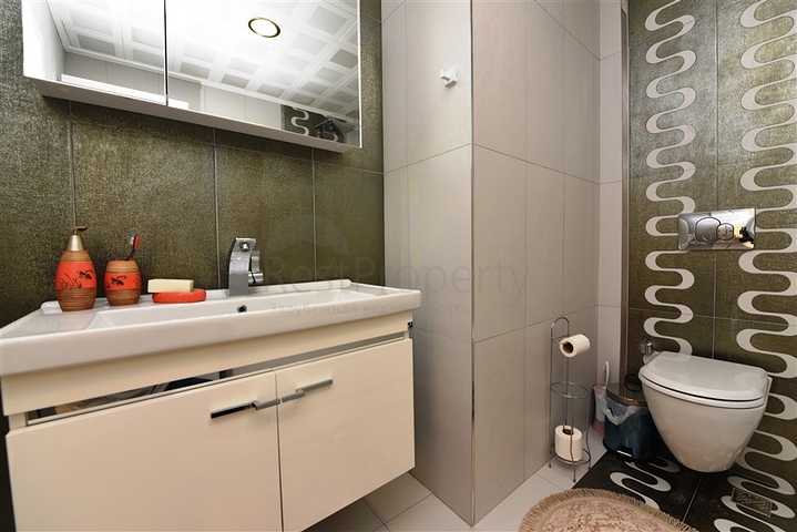 اطلالة بحر وقلعة - بنتهاوس واسعة ضمن مجمع فاخر في الانيا 