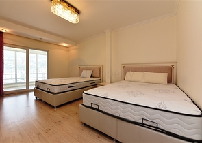 اطلالة بحر وقلعة - بنتهاوس واسعة ضمن مجمع فاخر في الانيا 