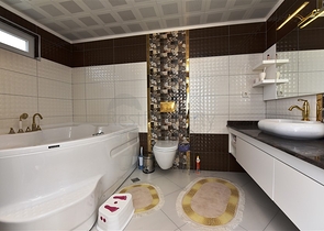 اطلالة بحر وقلعة - بنتهاوس واسعة ضمن مجمع فاخر في الانيا 