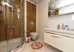 اطلالة بحر وقلعة - بنتهاوس واسعة ضمن مجمع فاخر في الانيا 