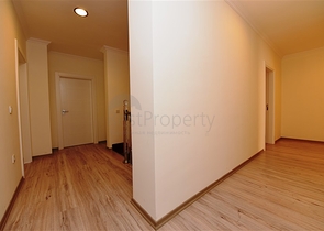 اطلالة بحر وقلعة - بنتهاوس واسعة ضمن مجمع فاخر في الانيا 