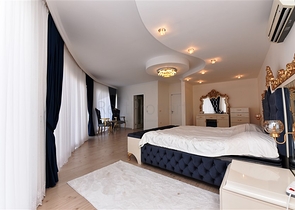 اطلالة بحر وقلعة - بنتهاوس واسعة ضمن مجمع فاخر في الانيا 