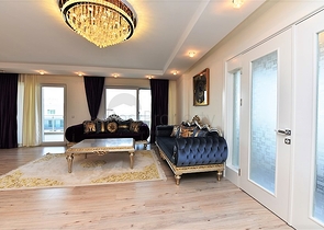 اطلالة بحر وقلعة - بنتهاوس واسعة ضمن مجمع فاخر في الانيا 