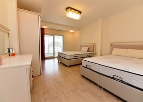 اطلالة بحر وقلعة - بنتهاوس واسعة ضمن مجمع فاخر في الانيا 