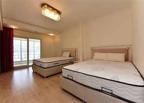 اطلالة بحر وقلعة - بنتهاوس واسعة ضمن مجمع فاخر في الانيا 