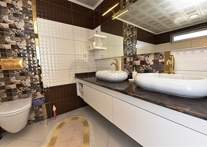 اطلالة بحر وقلعة - بنتهاوس واسعة ضمن مجمع فاخر في الانيا 