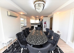 اطلالة بحر وقلعة - بنتهاوس واسعة ضمن مجمع فاخر في الانيا 