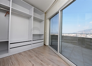 اطلالة بحر وقلعة - بنتهاوس واسعة ضمن مجمع فاخر في الانيا 