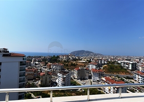 اطلالة بحر وقلعة - بنتهاوس واسعة ضمن مجمع فاخر في الانيا 