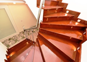 اطلالة بحر وقلعة - بنتهاوس واسعة ضمن مجمع فاخر في الانيا 