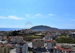 اطلالة بحر وقلعة - بنتهاوس واسعة ضمن مجمع فاخر في الانيا 