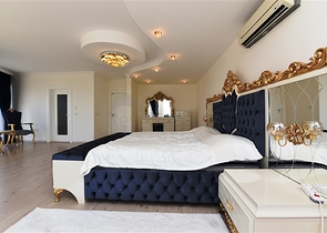 اطلالة بحر وقلعة - بنتهاوس واسعة ضمن مجمع فاخر في الانيا 