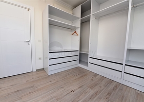 اطلالة بحر وقلعة - بنتهاوس واسعة ضمن مجمع فاخر في الانيا 