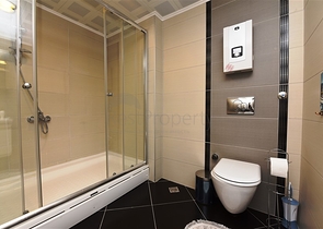 اطلالة بحر وقلعة - بنتهاوس واسعة ضمن مجمع فاخر في الانيا 