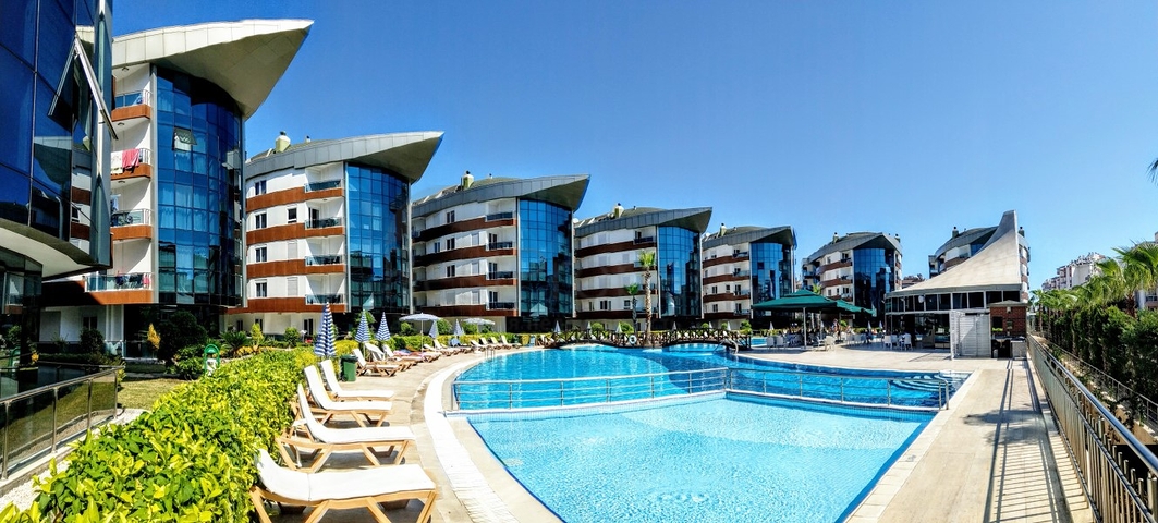 شقة 2 + 1 مع أثاث في مجمع نظام فندقي في أنطاليا