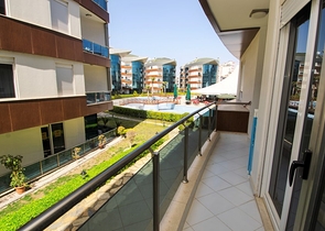 شقة 2 + 1 مع أثاث في مجمع نظام فندقي في أنطاليا