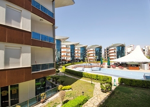 شقة 2 + 1 مع أثاث في مجمع نظام فندقي في أنطاليا