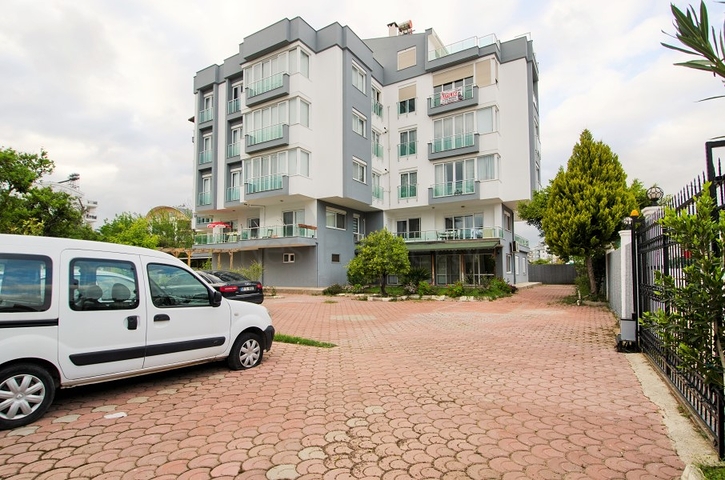 بنتهاوس واسع 4 + 2 في أونجالي كونيالتي أنطاليا