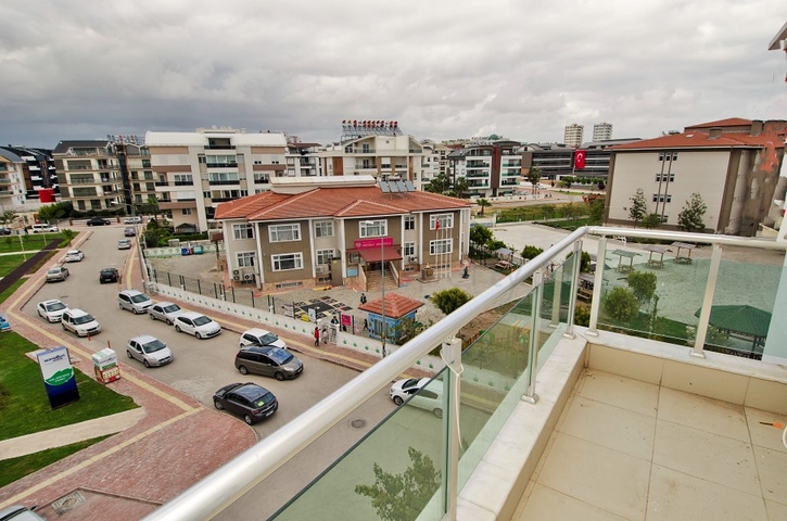 بنتهاوس واسع 4 + 2 في أونجالي كونيالتي أنطاليا