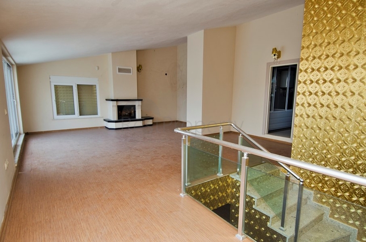 بنتهاوس واسع 4 + 2 في أونجالي كونيالتي أنطاليا