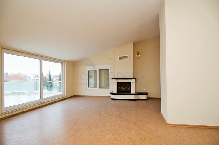 بنتهاوس واسع 4 + 2 في أونجالي كونيالتي أنطاليا