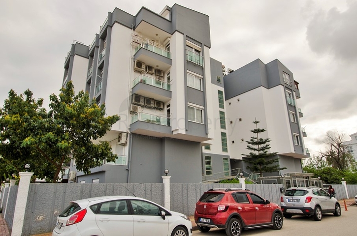 بنتهاوس واسع 4 + 2 في أونجالي كونيالتي أنطاليا