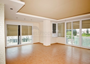 بنتهاوس واسع 4 + 2 في أونجالي كونيالتي أنطاليا