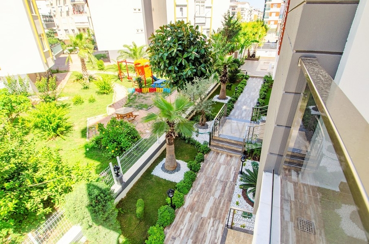 شقة 2 + 1 تطل على حمام السباحة في مجمع جديد في ليمان