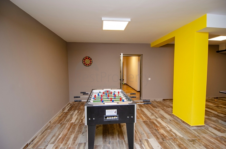 شقة 2 + 1 تطل على حمام السباحة في مجمع جديد في ليمان