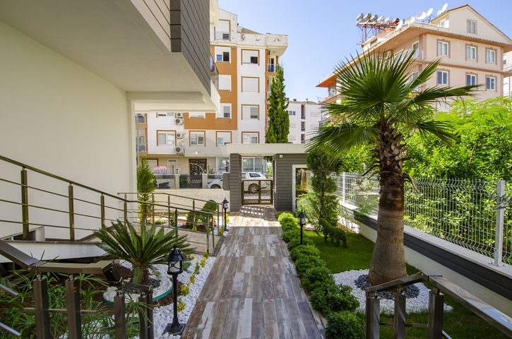 شقة 2 + 1 تطل على حمام السباحة في مجمع جديد في ليمان