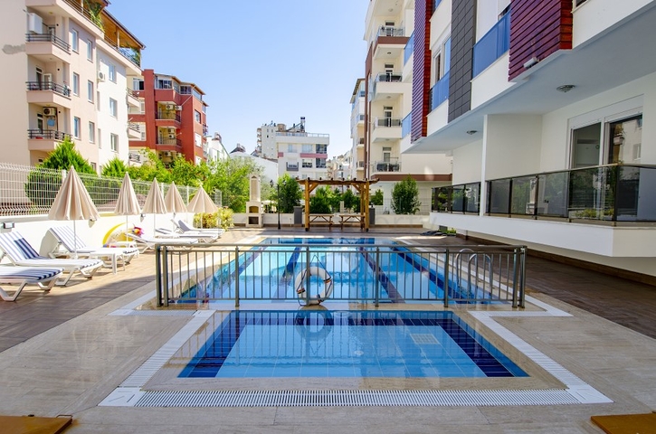 شقة 2 + 1 تطل على حمام السباحة في مجمع جديد في ليمان