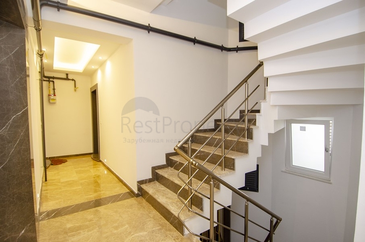 شقة 2 + 1 تطل على حمام السباحة في مجمع جديد في ليمان