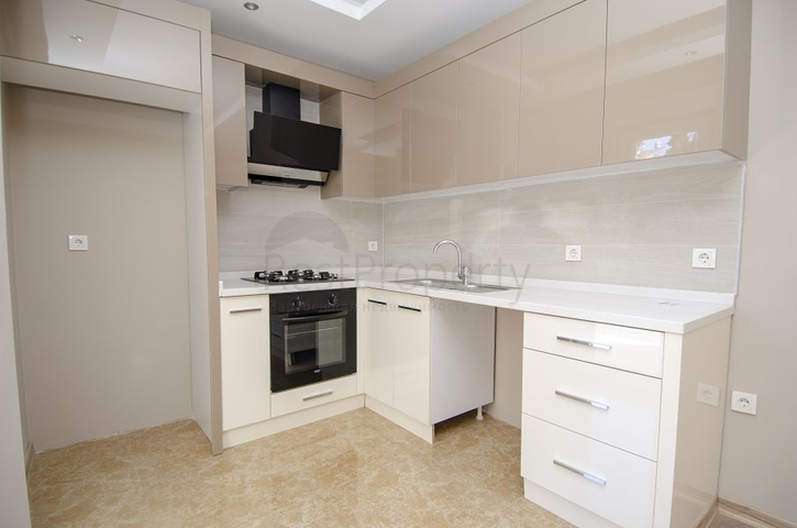 شقة 2 + 1 تطل على حمام السباحة في مجمع جديد في ليمان