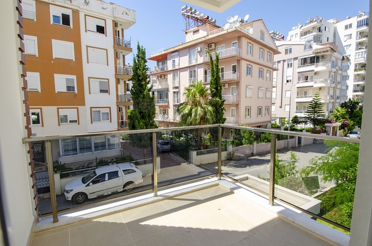 شقة 2 + 1 تطل على حمام السباحة في مجمع جديد في ليمان