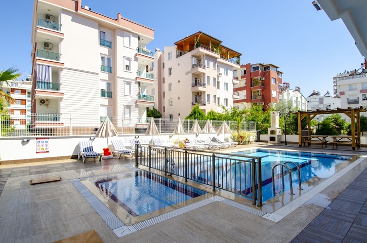 شقة 2 + 1 تطل على حمام السباحة في مجمع جديد في ليمان