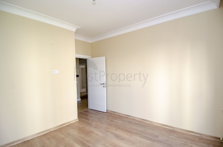 شقة 2 + 1 تطل على حمام السباحة في مجمع جديد في ليمان