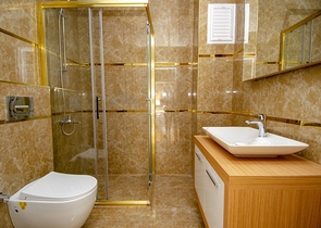 شقة 2 + 1 تطل على حمام السباحة في مجمع جديد في ليمان