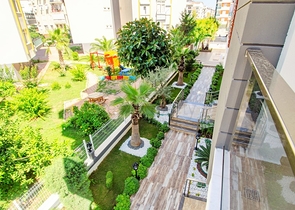 شقة 2 + 1 تطل على حمام السباحة في مجمع جديد في ليمان