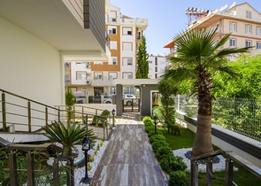 شقة 2 + 1 تطل على حمام السباحة في مجمع جديد في ليمان