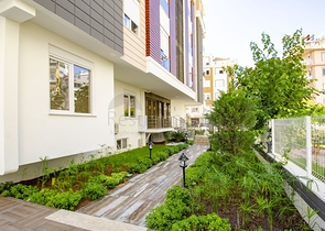 شقة 2 + 1 تطل على حمام السباحة في مجمع جديد في ليمان