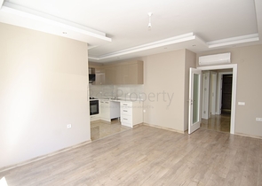 شقة 2 + 1 تطل على حمام السباحة في مجمع جديد في ليمان