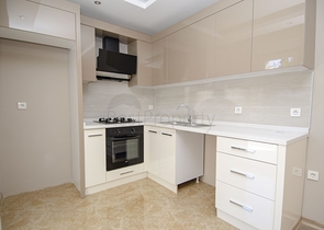 شقة 2 + 1 تطل على حمام السباحة في مجمع جديد في ليمان