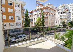 شقة 2 + 1 تطل على حمام السباحة في مجمع جديد في ليمان