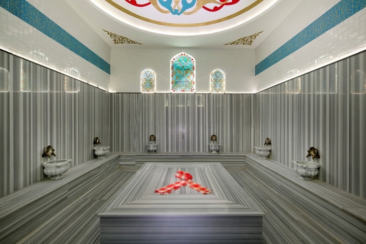 للمستثمرين - شقة مؤثثة ضمن مجمع  يضم كافة الخدمات في مركز الانيا