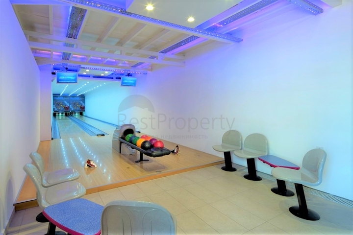 للمستثمرين - شقة مؤثثة ضمن مجمع  يضم كافة الخدمات في مركز الانيا