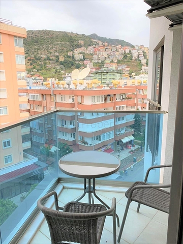 للمستثمرين - شقة مؤثثة ضمن مجمع  يضم كافة الخدمات في مركز الانيا