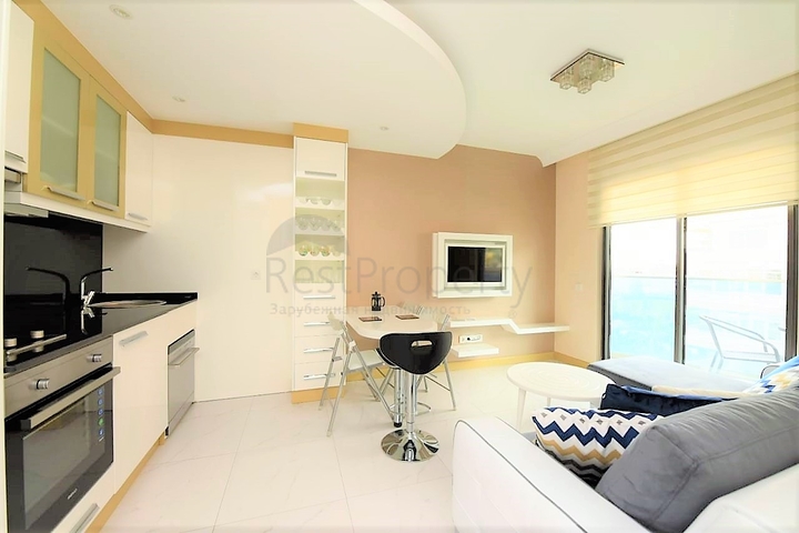 للمستثمرين - شقة مؤثثة ضمن مجمع  يضم كافة الخدمات في مركز الانيا