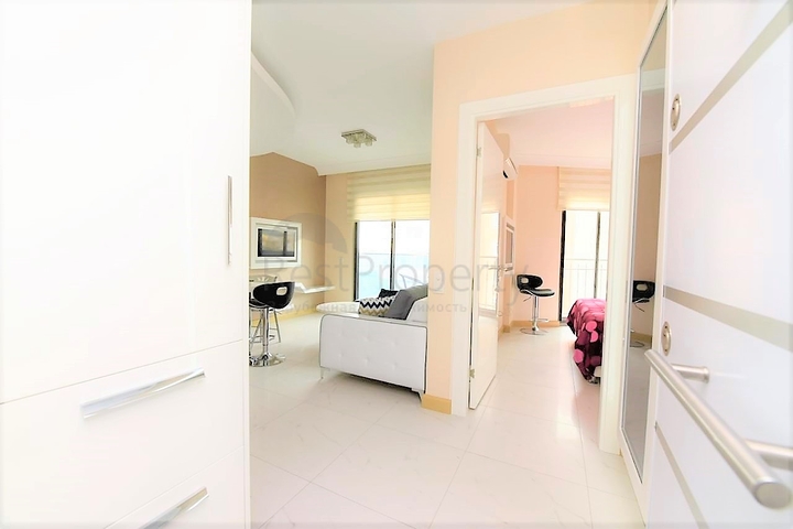 للمستثمرين - شقة مؤثثة ضمن مجمع  يضم كافة الخدمات في مركز الانيا