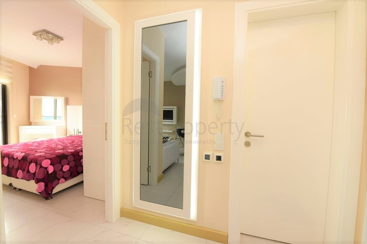 للمستثمرين - شقة مؤثثة ضمن مجمع  يضم كافة الخدمات في مركز الانيا